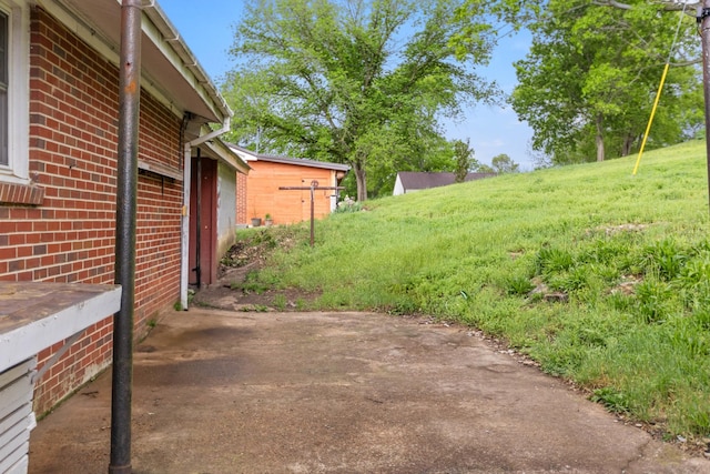 702 1st Ave, Mount Pleasant, TN 38474 - view of yard with a patio area