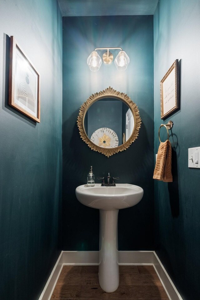 743 Fontwell Ln, Franklin, TN 37064 - bathroom featuring baseboards, a sink, and wood finished floors