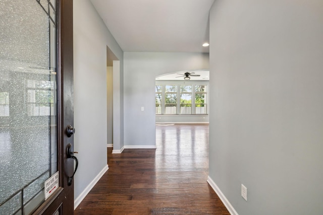entryway featuring recessed lighting, baseboards, ceiling fan, and dark wood-style floors
