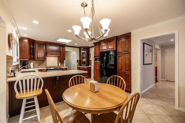 dining area featuring crown molding, light tile patterned flooring, an inviting chandelier, recessed lighting, and baseboards