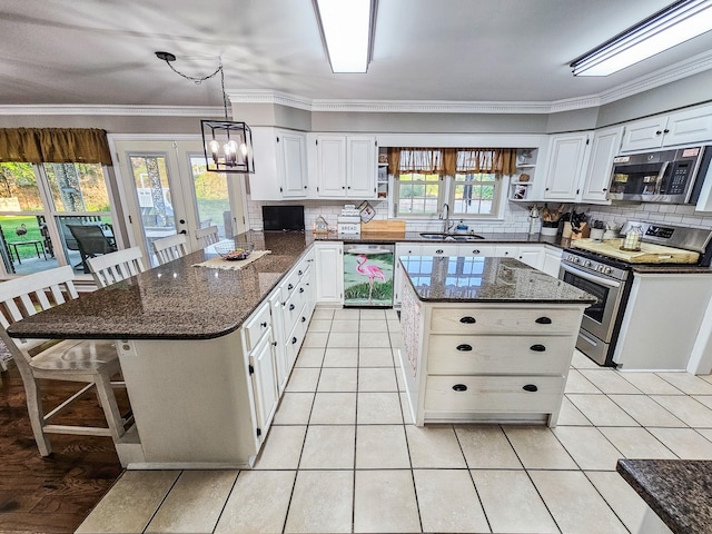 kitchen with decorative backsplash, open shelves, stainless steel appliances, and a peninsula