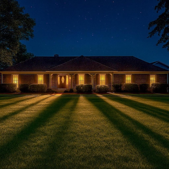 902 Twelve Oaks Rd, Tullahoma, TN 37388 - view of front of house featuring a front lawn