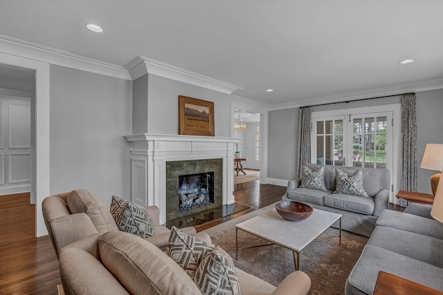 living room featuring crown molding, recessed lighting, and wood finished floors