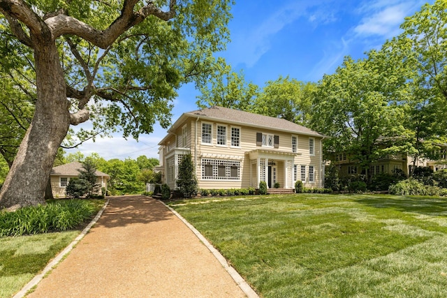 view of front of house featuring a front yard