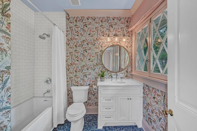 bathroom with shower / bath combination with curtain, visible vents, baseboards, toilet, and wallpapered walls