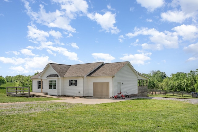 view of front of house featuring fence, a front lawn, a deck, and a garage