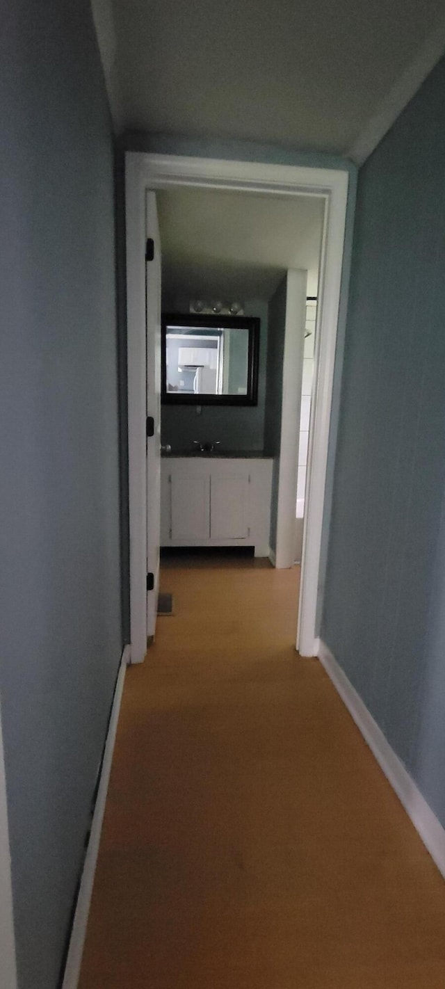 1309 Arlington Ave, Chattanooga, TN 37406 - hallway featuring baseboards and carpet
