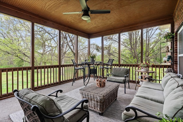 sunroom / solarium featuring a ceiling fan, an outdoor hangout area, and outdoor dining space