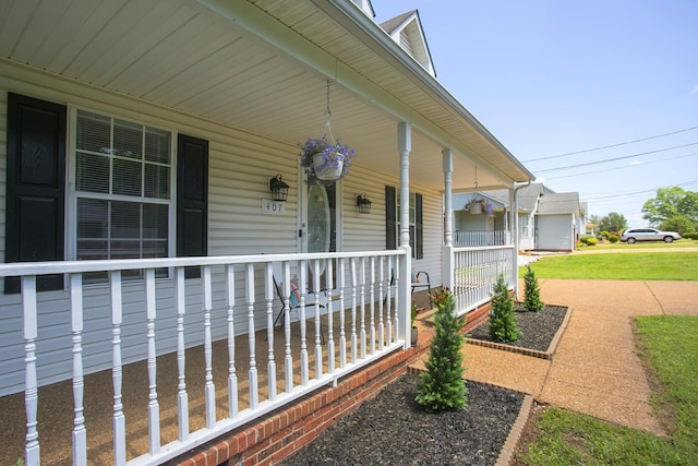 property entrance featuring covered porch