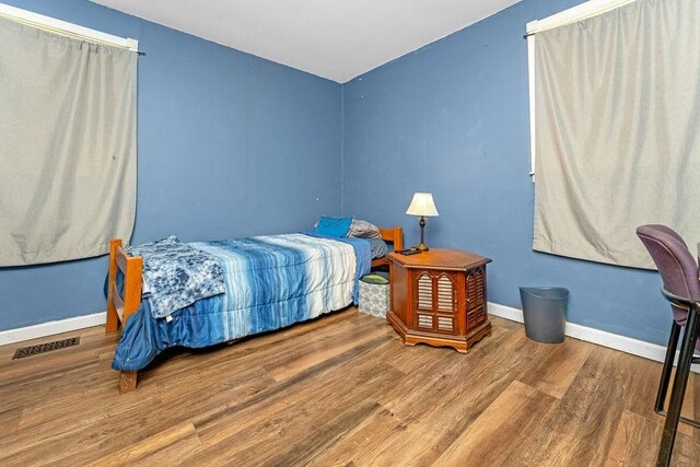 418 Mason Ln, Goodlettsville, TN 37072 - bedroom featuring wood finished floors and baseboards
