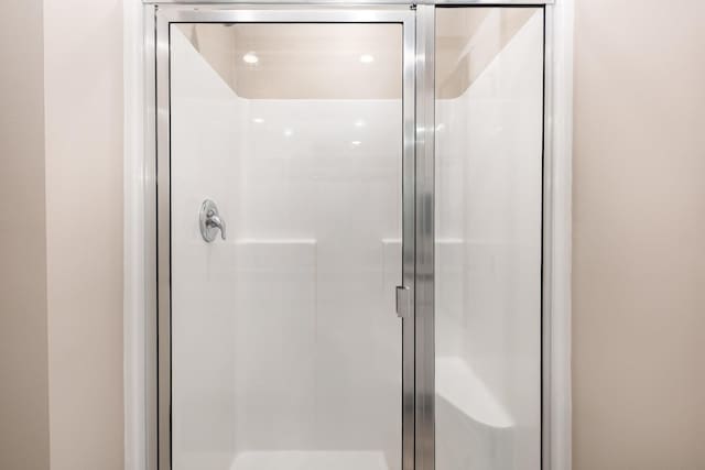 156 Cecil Rd, Lebanon, TN 37087 - full bath with a shower stall