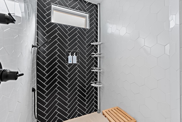 1811 Meridian St, Nashville, TN 37207 - full bathroom featuring a tile shower