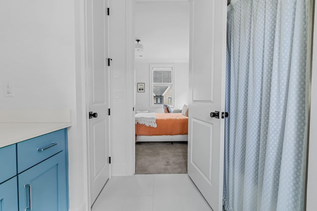 bathroom with a shower with curtain and vanity