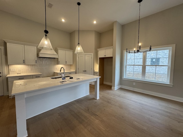 4020 Runyan Cv, Murfreesboro, TN 37127 - kitchen with a sink, high vaulted ceiling, a chandelier, decorative backsplash, and white cabinets