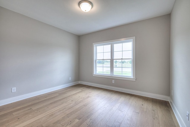 4020 Runyan Cv, Murfreesboro, TN 37127 - unfurnished room featuring baseboards and light wood finished floors