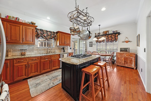 1408 Ridley Dr, Franklin, TN 37064 - kitchen with a sink, crown molding, a chandelier, appliances with stainless steel finishes, and a center island