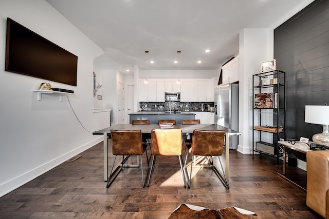 dining space featuring recessed lighting, dark wood finished floors, and baseboards