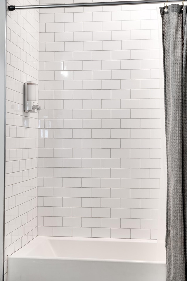 full bath featuring shower / bath combo