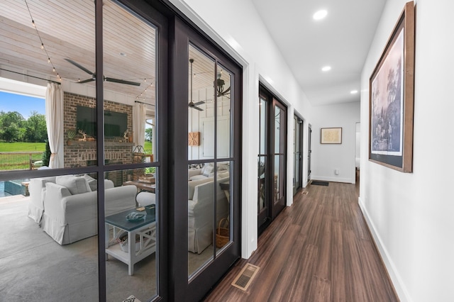 hallway with baseboards, plenty of natural light, recessed lighting, and visible vents