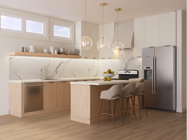 kitchen featuring stainless steel appliances, modern cabinets, light wood-style flooring, and tasteful backsplash