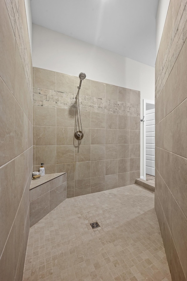 bathroom featuring a tile shower