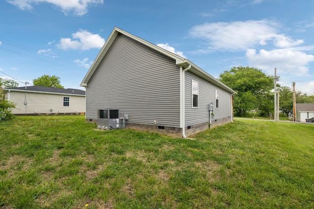 605 Poplar St, Lafayette, TN 37083 - view of side of home featuring central air condition unit, a yard, and crawl space