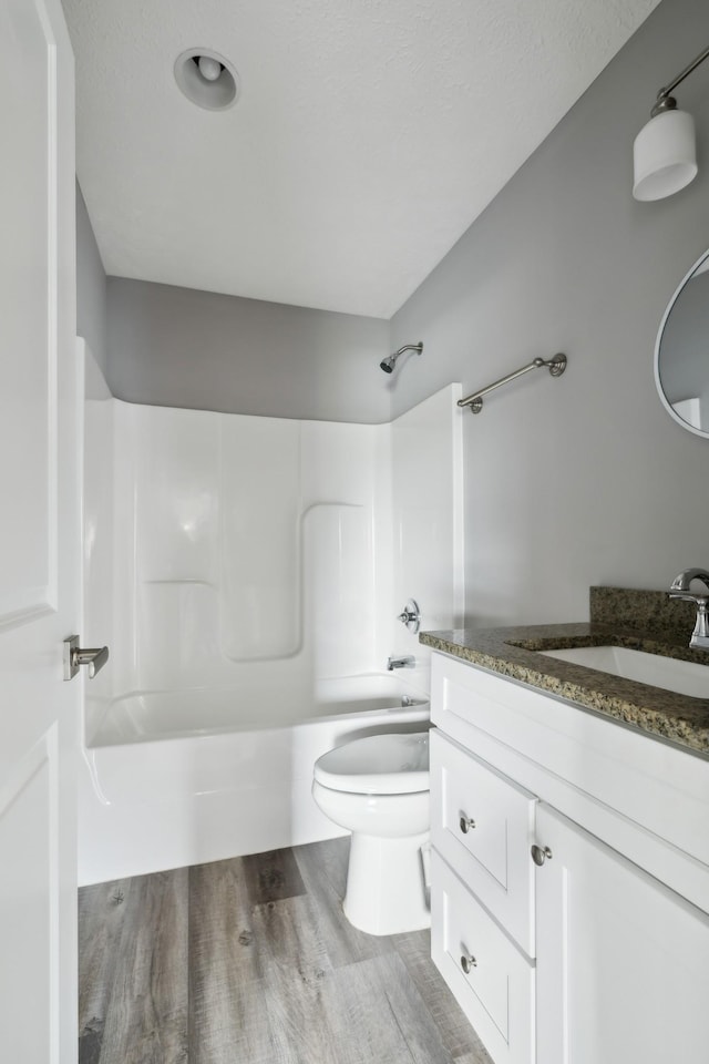 605 Poplar St, Lafayette, TN 37083 - bathroom featuring vanity, toilet, shower / tub combination, and wood finished floors