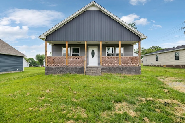 605 Poplar St, Lafayette, TN 37083 - bungalow featuring covered porch and a front lawn