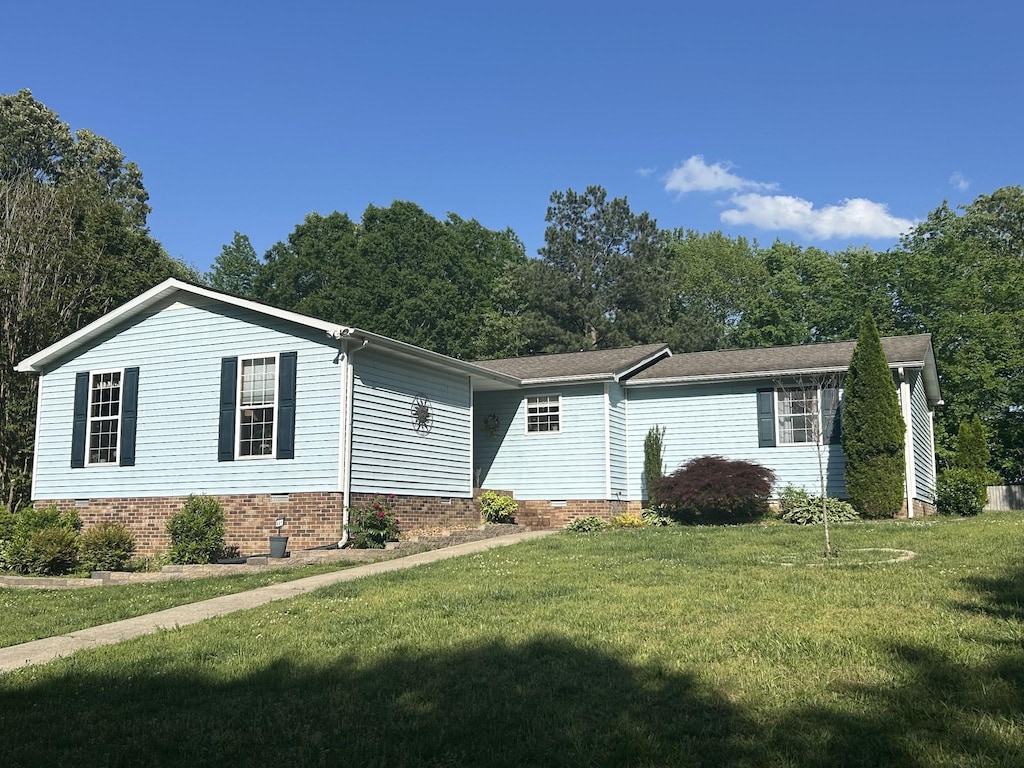 manufactured / mobile home with a front lawn and crawl space