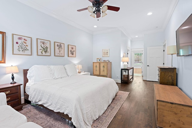 bedroom featuring dark wood-style flooring, ceiling fan, recessed lighting, baseboards, and ornamental molding