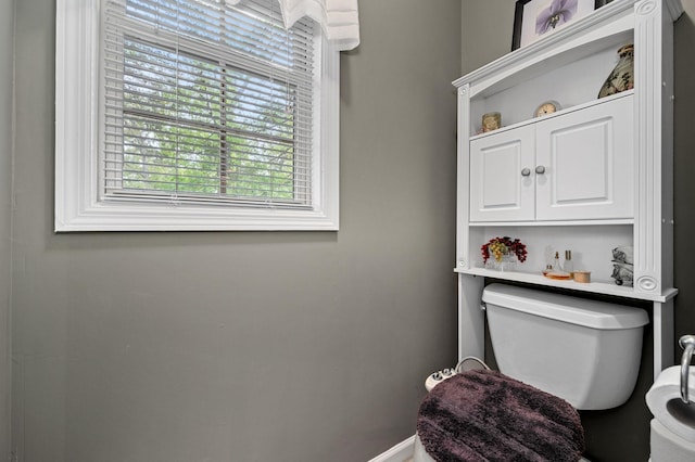 bathroom featuring baseboards and toilet