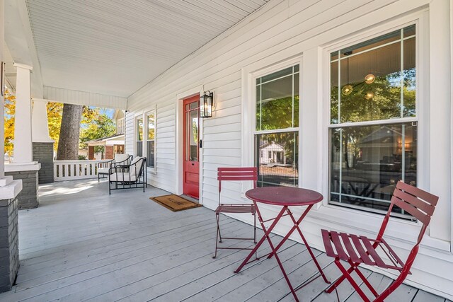 534 Greenwood Ave, Clarksville, TN 37040 - wooden deck featuring covered porch