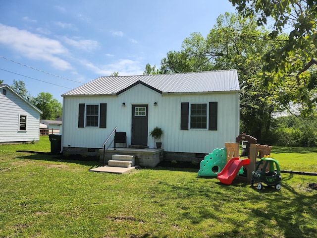 207 Merideth Ave, Waverly, TN 37185 - bungalow-style house featuring a front lawn, crawl space, and metal roof