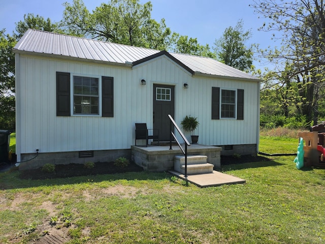 207 Merideth Ave, Waverly, TN 37185 - view of front of property featuring crawl space, metal roof, and a front yard