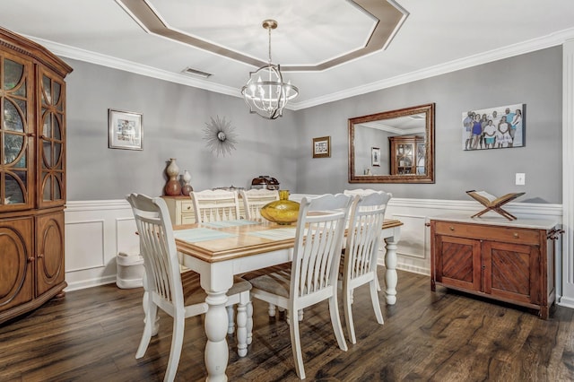 dining area with an inviting chandelier, ornamental molding, dark wood-style floors, and visible vents