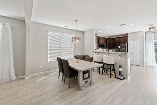 dining space featuring recessed lighting, baseboards, light wood finished floors, and visible vents