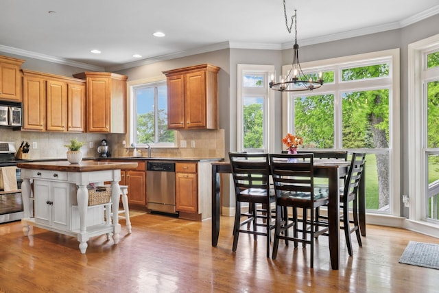 5028 Burke Trl, Nolensville, TN 37135 - kitchen featuring crown molding, tasteful backsplash, light wood finished floors, a chandelier, and stainless steel appliances