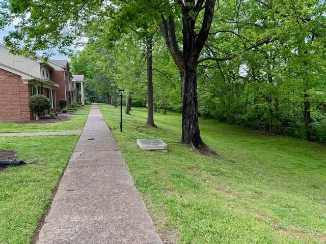 view of home's community featuring a yard