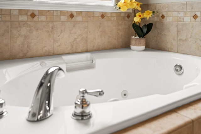 1006 Grider Dr, Gallatin, TN 37066 - bathroom view of a tub with jets