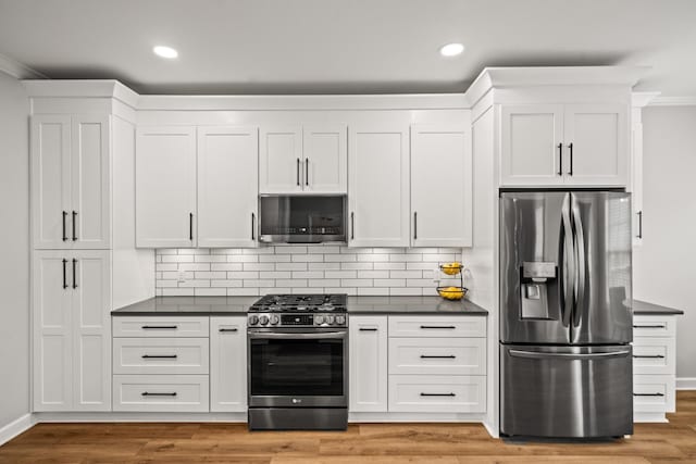 1006 Grider Dr, Gallatin, TN 37066 - kitchen featuring stainless steel appliances, dark countertops, crown molding, backsplash, and recessed lighting