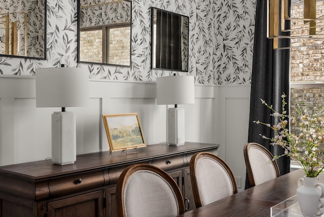 449 River Bluff Dr, Franklin, TN 37064 - interior space with a decorative wall, wainscoting, and wallpapered walls