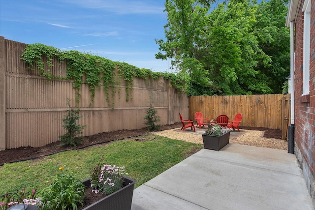 view of yard featuring a fenced backyard and a patio area