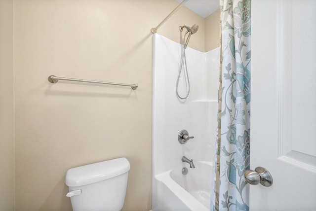 bathroom featuring shower / bath combo with shower curtain and toilet