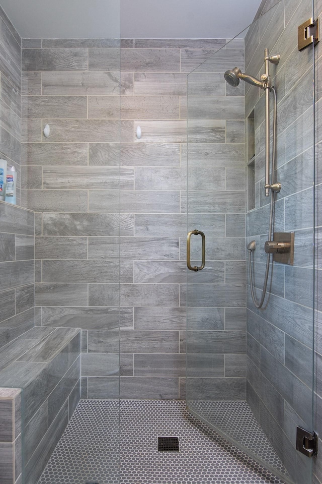 full bathroom featuring a stall shower
