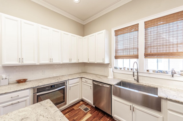 108 High St, Portland, TN 37148 - kitchen with stainless steel appliances, a sink, crown molding, dark wood finished floors, and decorative backsplash
