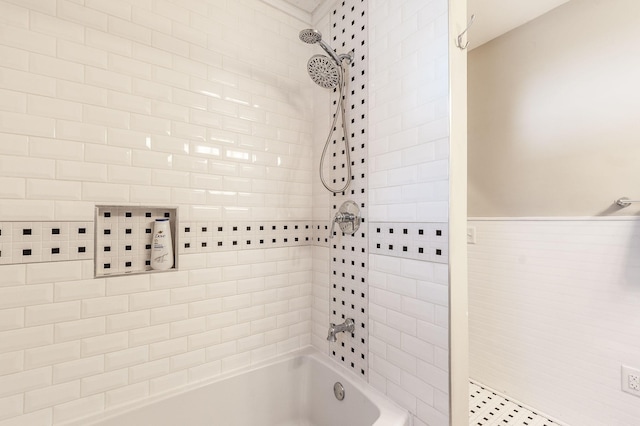 108 High St, Portland, TN 37148 - full bathroom with shower / washtub combination and wainscoting