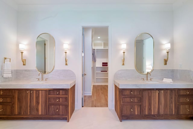 111 Keyway Dr, Nashville, TN 37205 - full bath featuring two vanities, a walk in closet, and wood finished floors