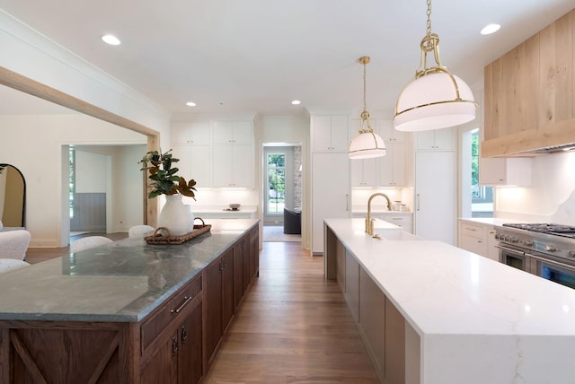 111 Keyway Dr, Nashville, TN 37205 - kitchen featuring a large island, range with two ovens, a sink, healthy amount of natural light, and recessed lighting
