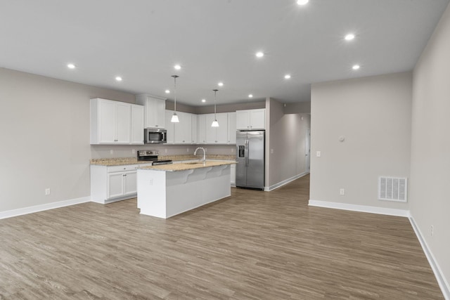 258 Dartmoor Pl, Goodlettsville, TN 37072 - kitchen featuring a sink, stainless steel appliances, open floor plan, and visible vents