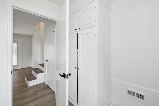 208 Linger Ln, Lebanon, TN 37087 - corridor with wood finished floors and baseboards